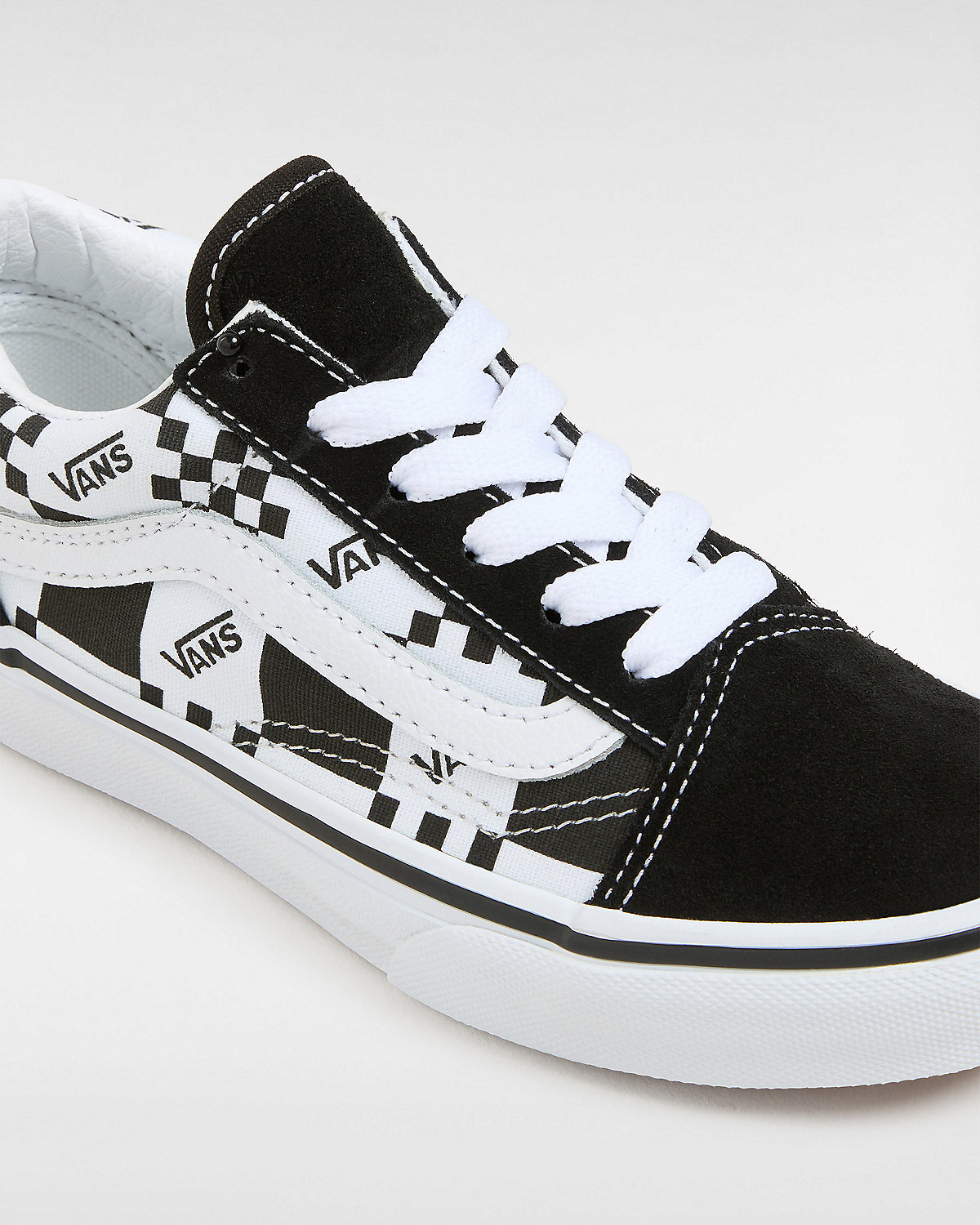 Size 4 black and white vans sales