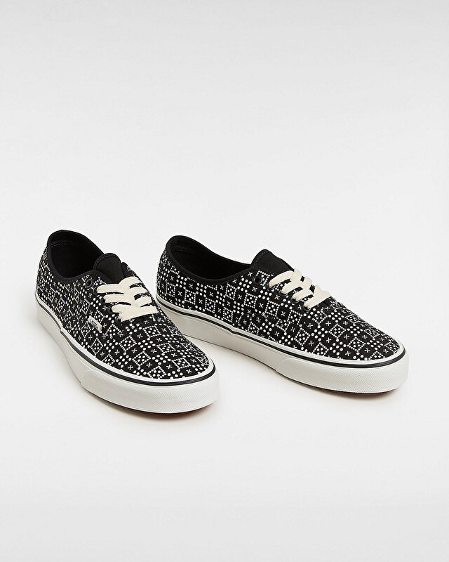 AUTHENTIC AYAKKABI Black