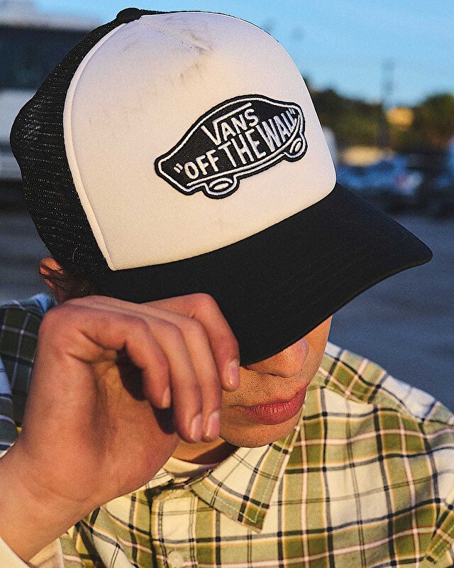 CLASSIC PATCH CURVED BILL TRUCKER ŞAPKA Black/White