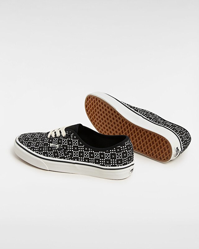 AUTHENTIC AYAKKABI Black