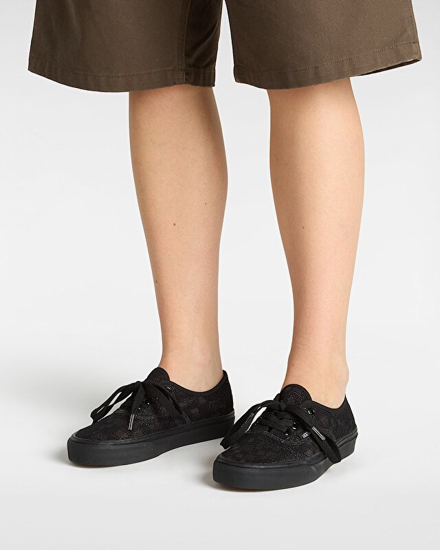 AUTHENTIC AYAKKABI Black